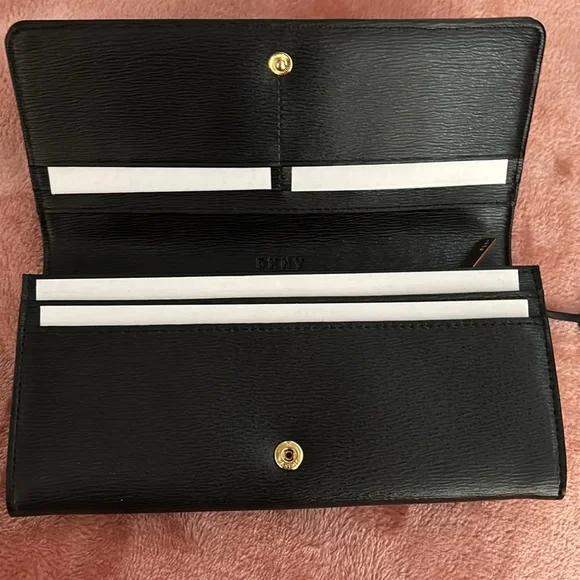 Beautiful DKNY NWT Bobi Taxi carryall wallet black with taxi cab & heart design. - Picture 2 of 5